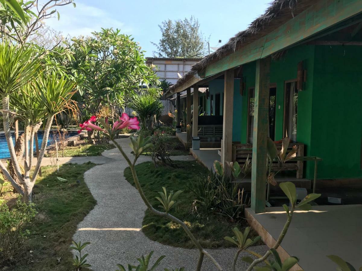 Maha Putri Bungalows ギリ・トラワンガン エクステリア 写真